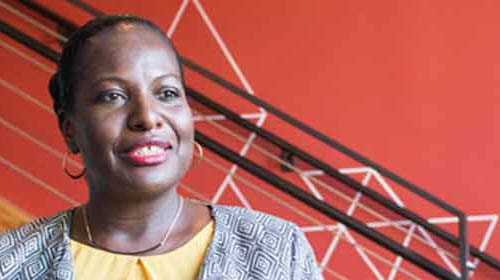 Woman in front of orange backgroundt