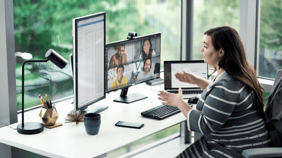 girl with computer talking on Teams