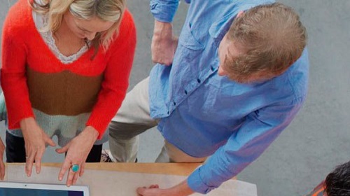 Two person in discussion