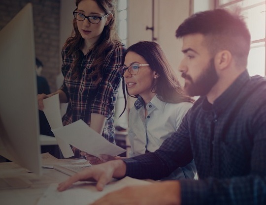 Three person are watching desktop