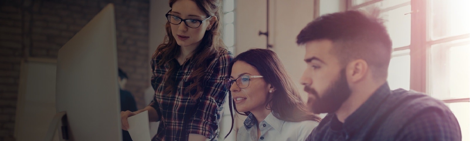 Three person are watching desktop