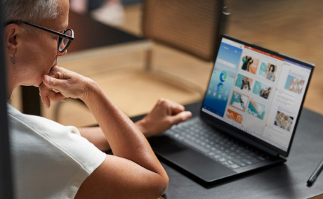 A woman looking at a presentation on her laptop’s screen