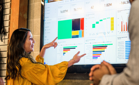 A professional gives a Power BI presentation at work