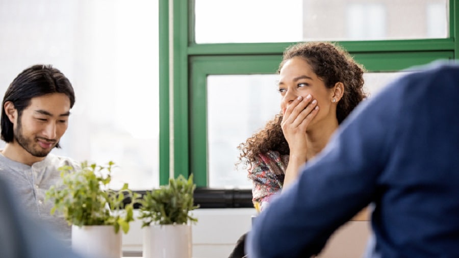 Small Business Team arbeitet zusammen