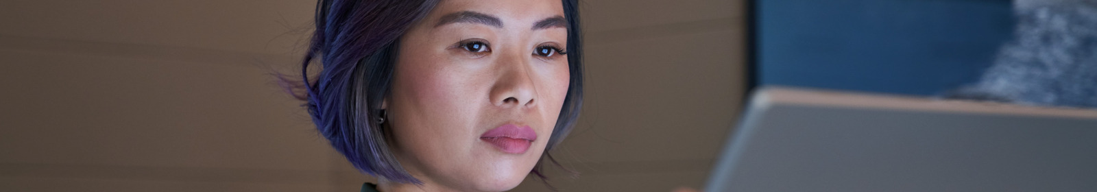 A woman working on the laptop