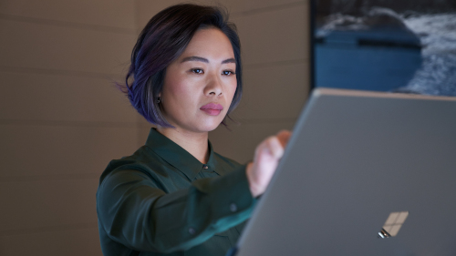 A woman working on the laptop