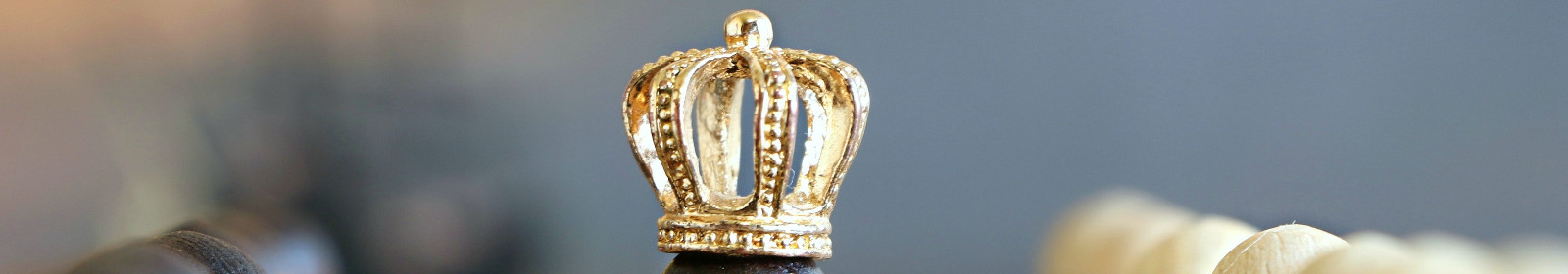 Queen surrounded by Soldier