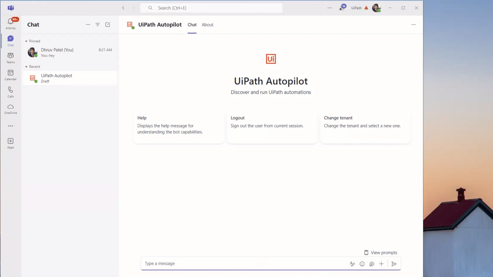  Um exemplo de GIF mostra um usuário interagindo com o UiPath Autopilot de dentro do Teams